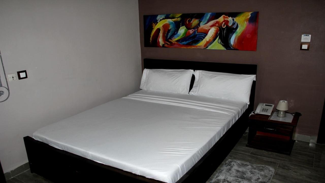 Benin City Center Hotel Котону Екстериор снимка