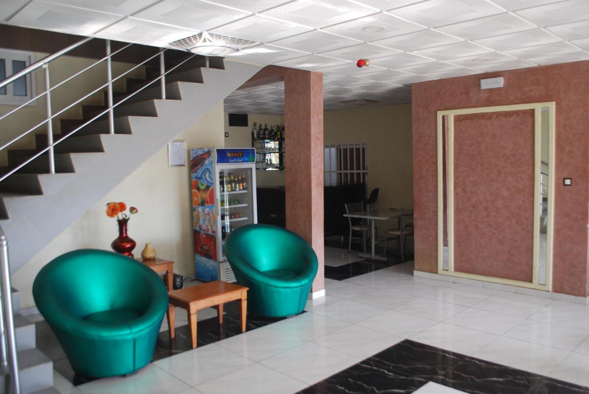 Benin City Center Hotel Котону Екстериор снимка