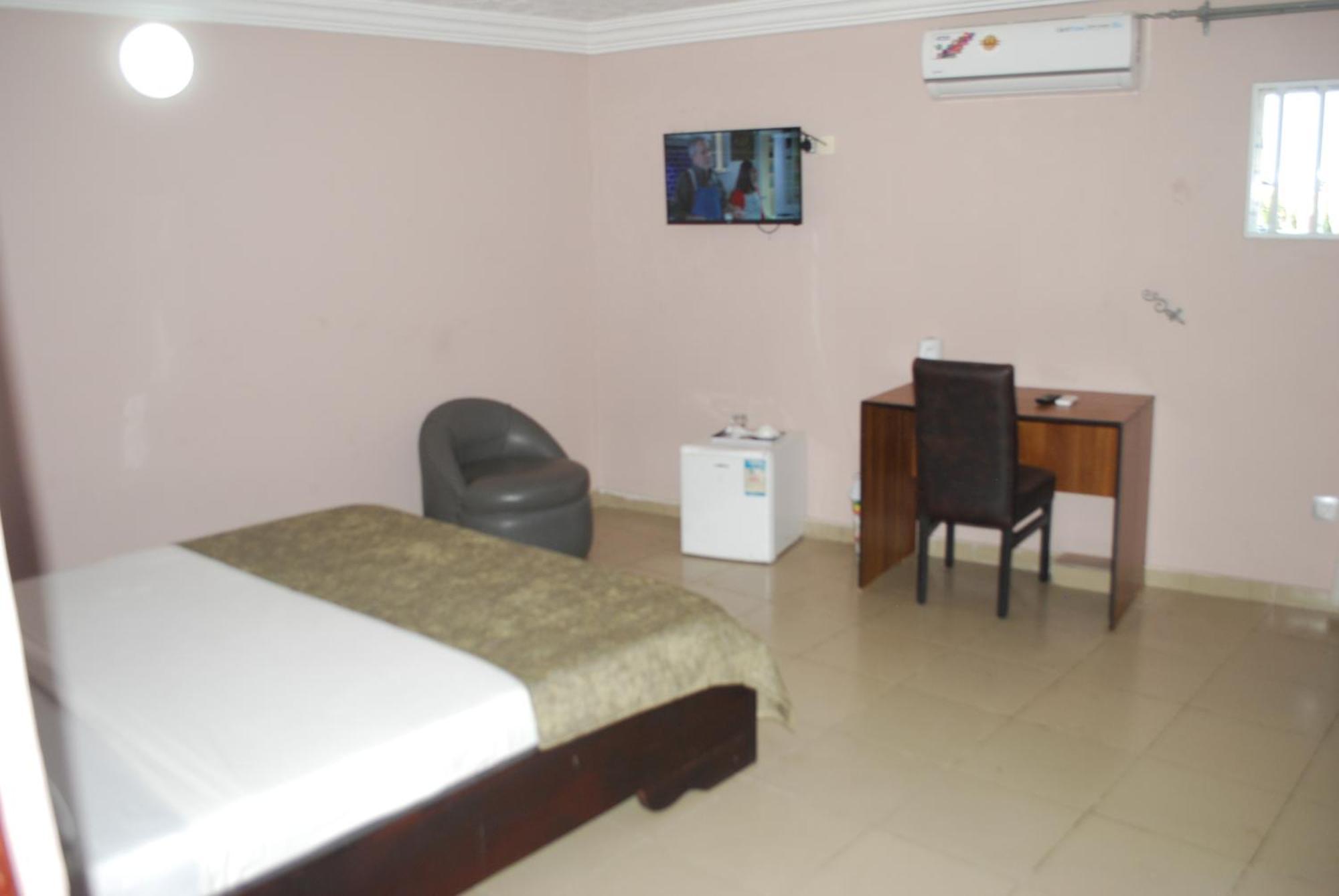 Benin City Center Hotel Котону Екстериор снимка