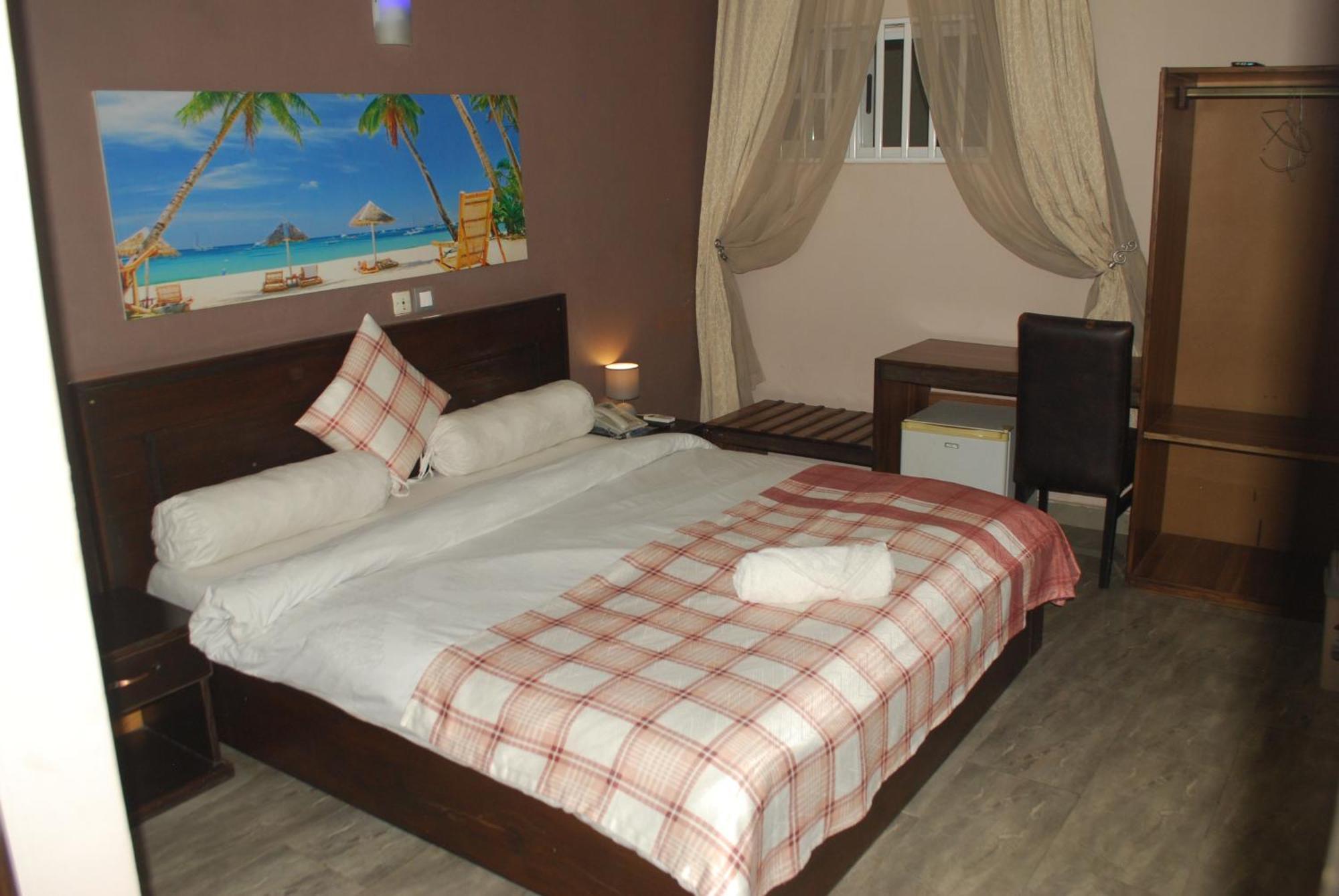 Benin City Center Hotel Котону Екстериор снимка