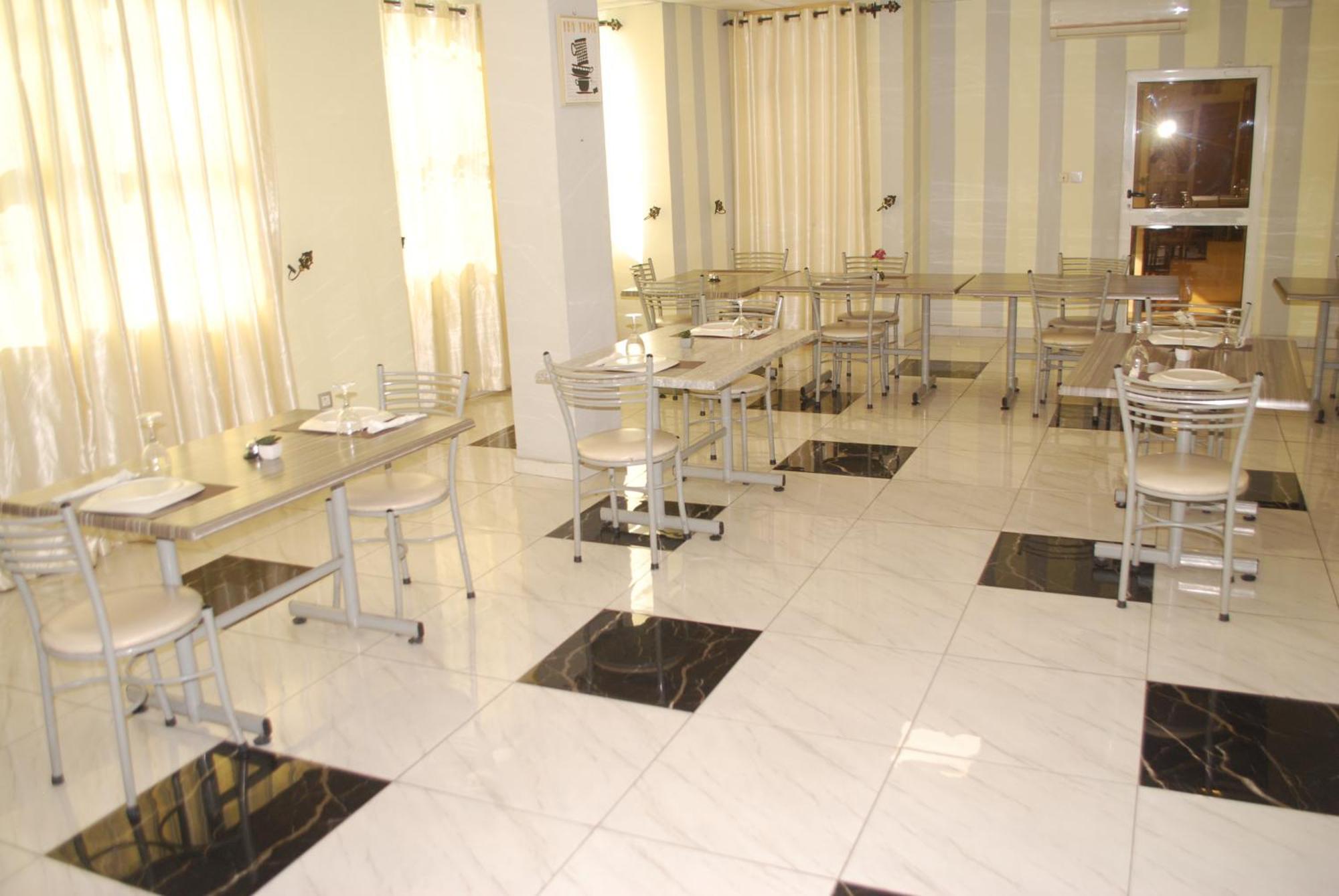 Benin City Center Hotel Котону Екстериор снимка
