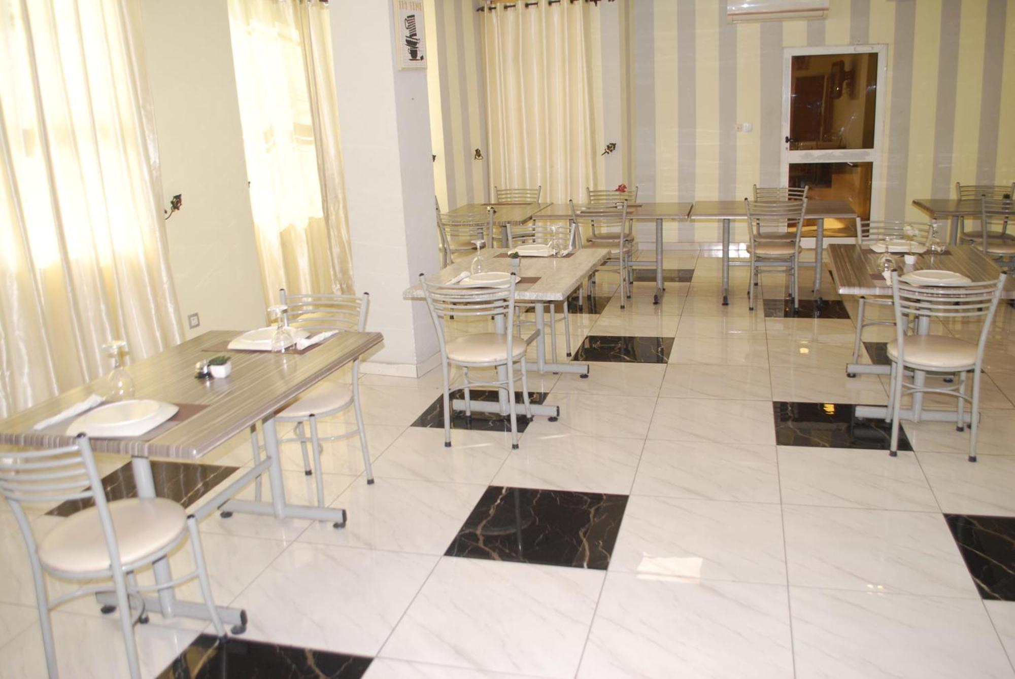 Benin City Center Hotel Котону Екстериор снимка