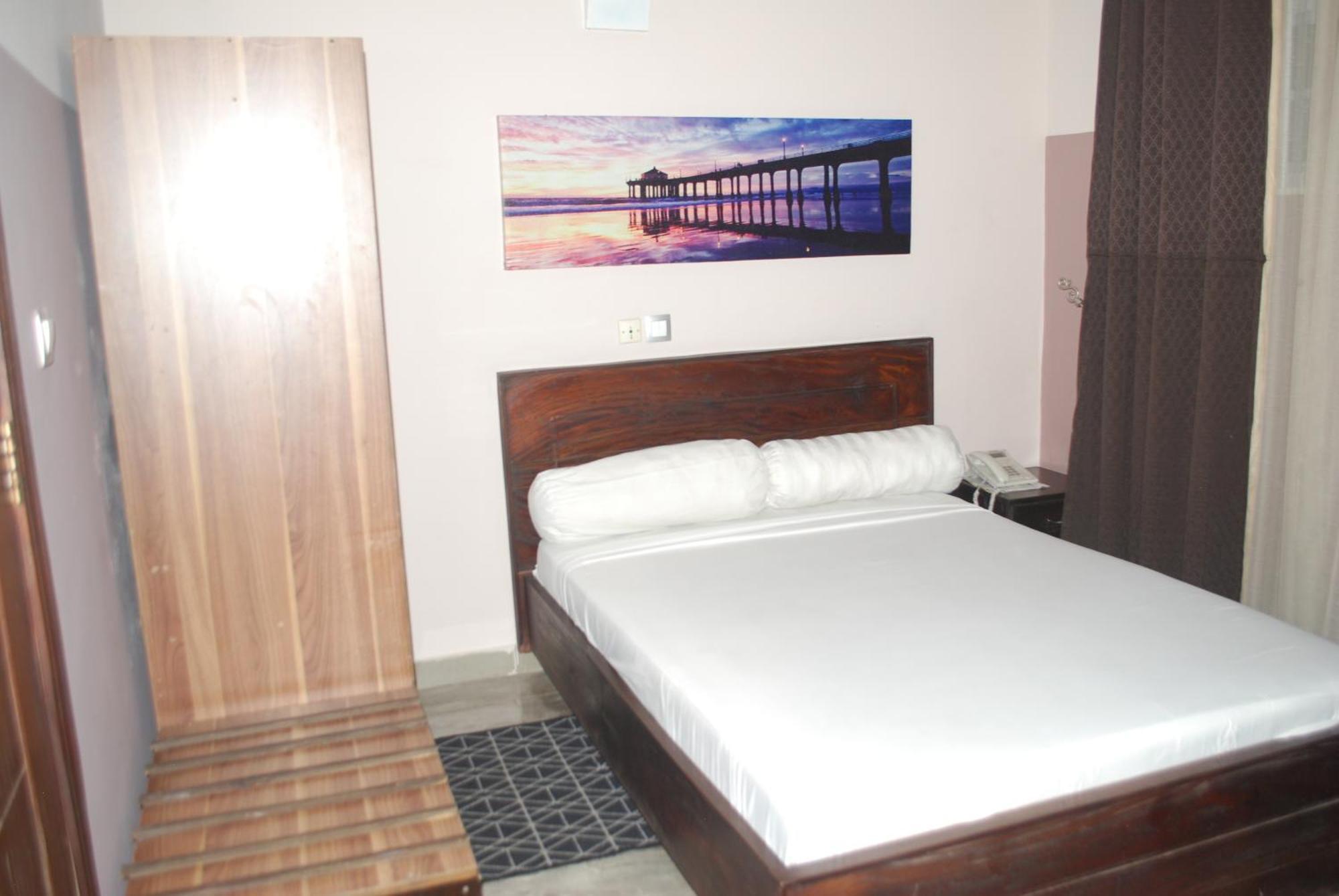 Benin City Center Hotel Котону Екстериор снимка