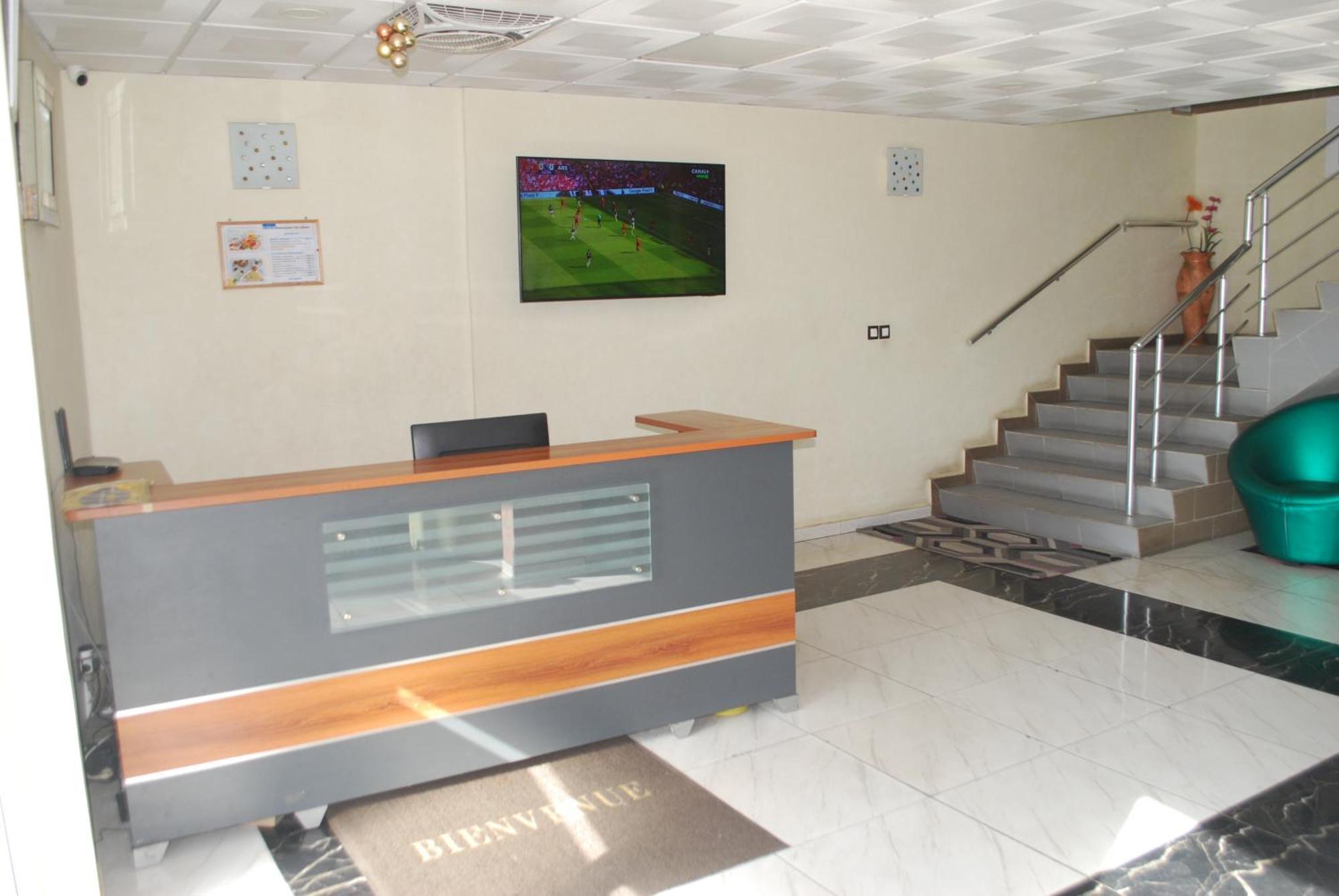 Benin City Center Hotel Котону Екстериор снимка